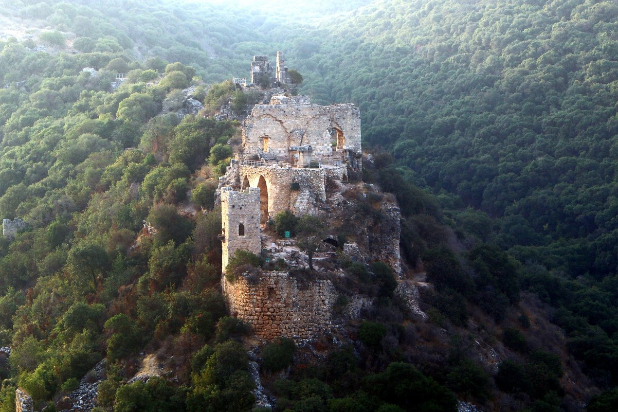 Монфор  — замок крестоносцев, в Верхней Галилее на севере Израиля - vasya-starik Старик
