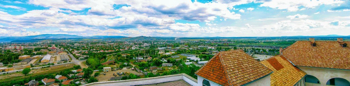 Август ушедшего лета, Закарпатье,- вид на Мукачево с донжона замка Полонок. - Вахтанг Хантадзе