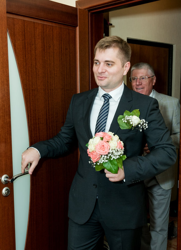 Жених впервые видит невесту в свадебном платье - Сергей Звягинцев