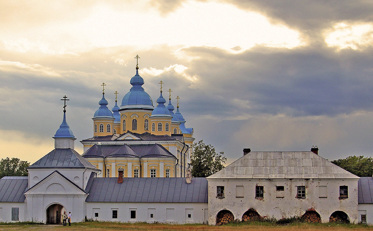 О. Коневец. Рождество-Богородичный монастырь(вид с хозяйственного двора монастыря) - Nikolay Monahov