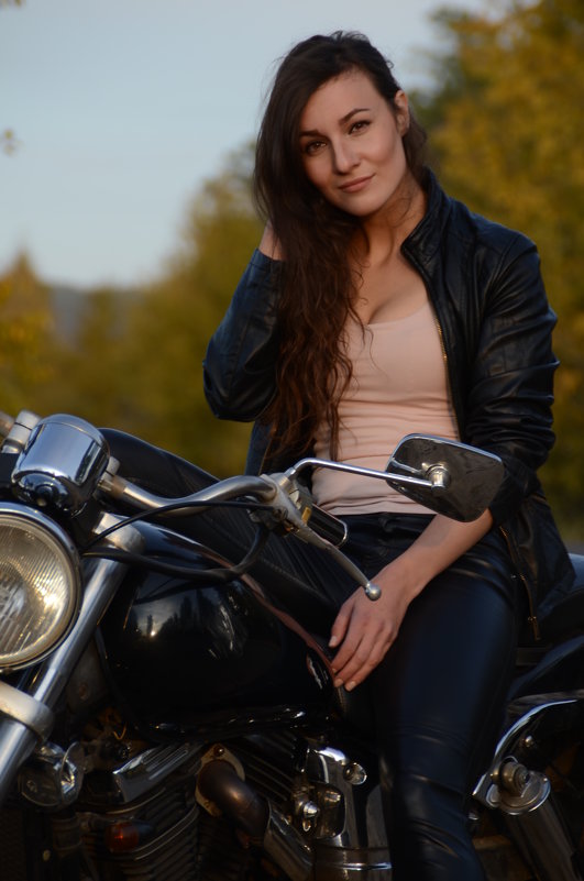 Девушка и мотоцикл - красивый дуэт и профессиональное фото – ФотоКто
