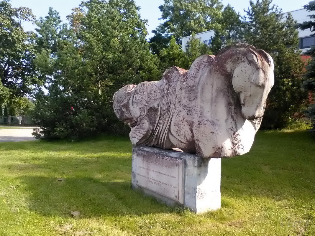 Памятник  почтовым лошадям - veera v