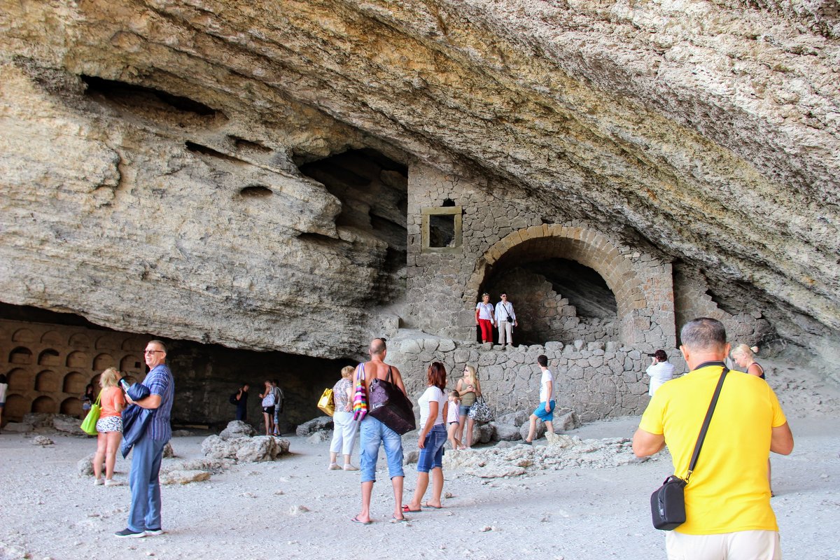 Винные хранилища на берегу моря - Вячеслав Случившийся