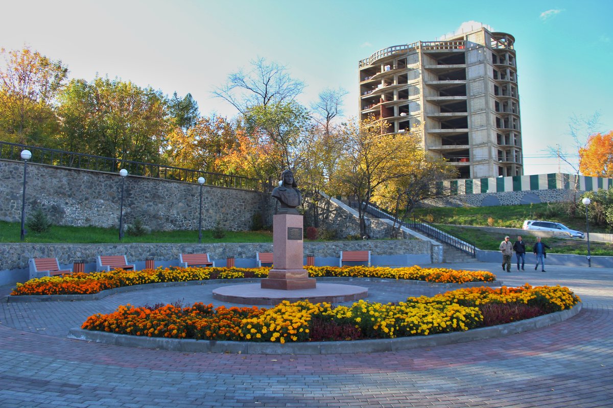 Памятник Челнокову - Roman PETROV