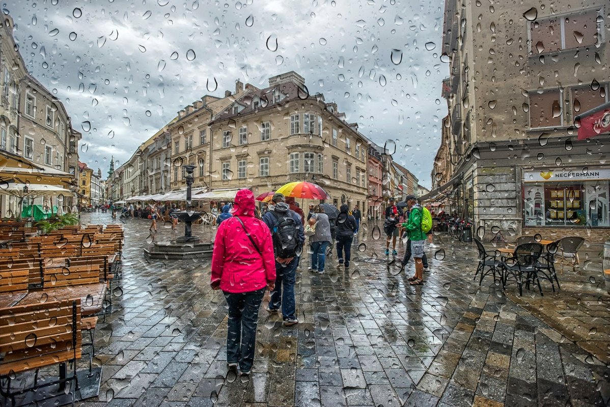 Дождь в Братиславе. - Gene Brumer