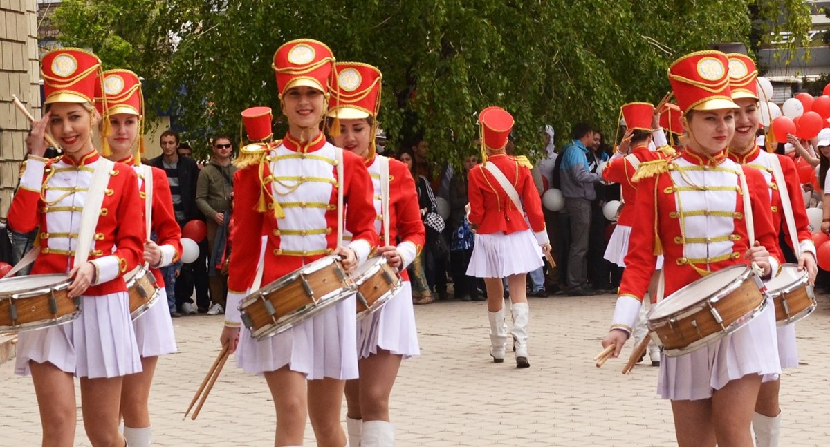 Улыбайтесь, господа!  С  Днём улыбки! - Владимир Болдырев