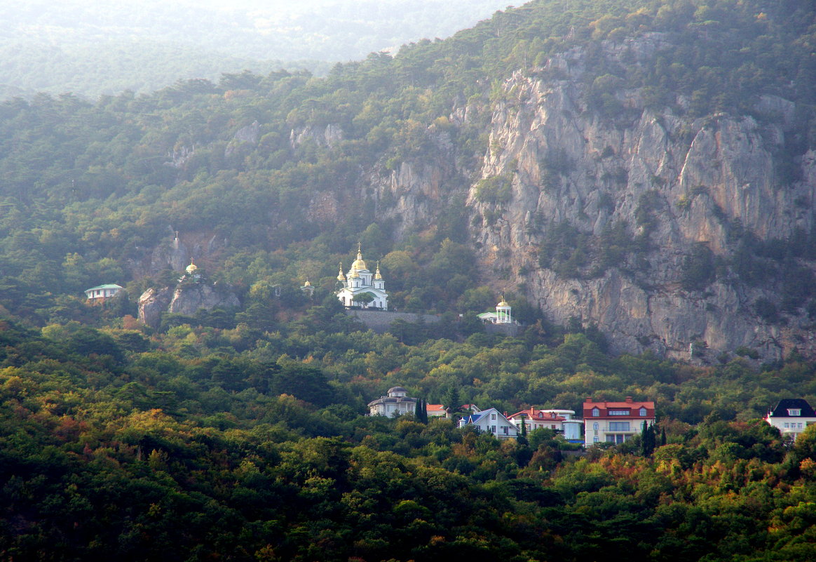 Храм Святого Архистратига Михаила в Алупке - Валерий Новиков