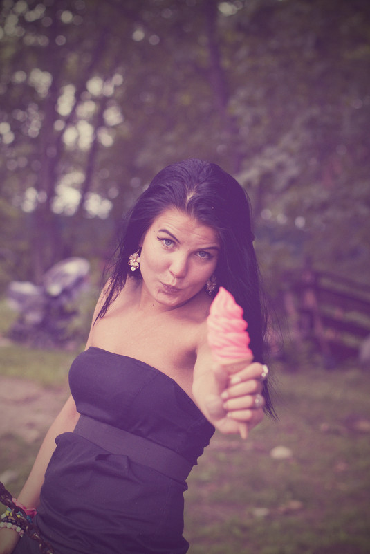 девушка с мороженным - Елена Давыдова