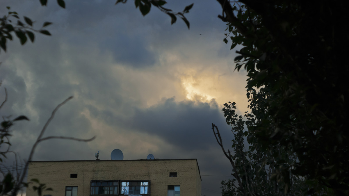 На закате перед дождём - Анатолий Моргун