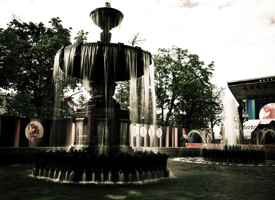 фонтан у кинотеатра Россия - Tatiana Poliakova