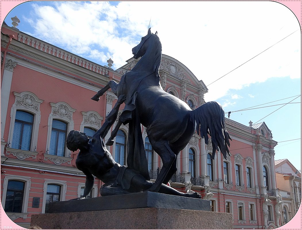 Скульптуры коней на Аничковом мосту - Вера 
