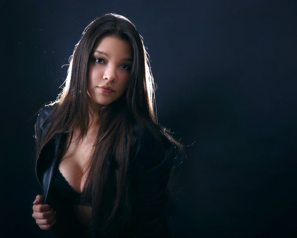 Красивая девушка позирует в студии :: Ирина Авдеева – Социальная сеть  ФотоКто