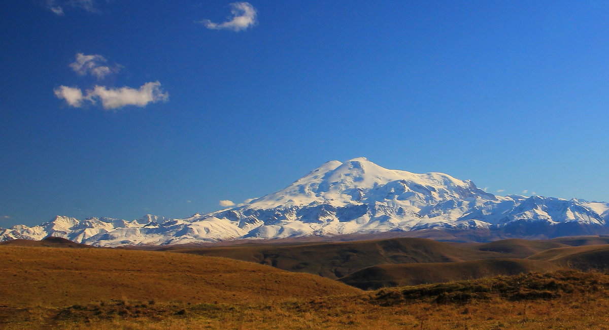 Эльбрус-красавец...Вид с юго-востока (плато Бийчесын) на северо-западную часть Эльбруса - Vladimir 070549 