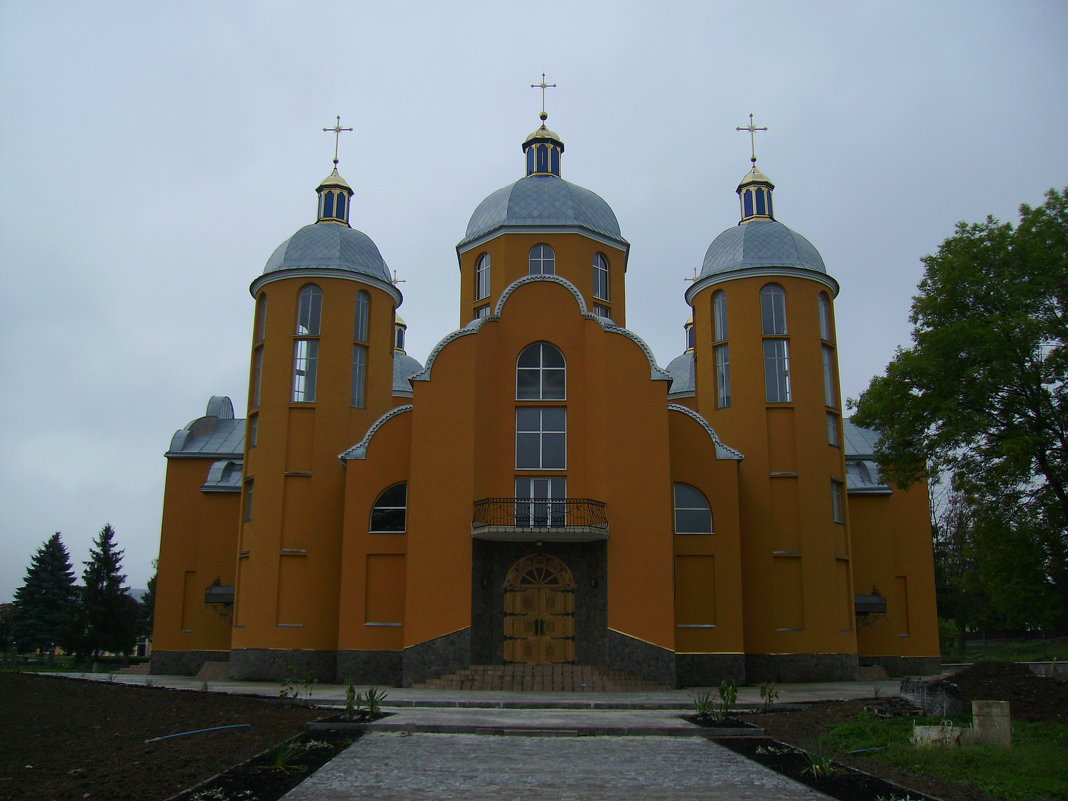 Греко - католический   храм   в   Отыние - Андрей  Васильевич Коляскин