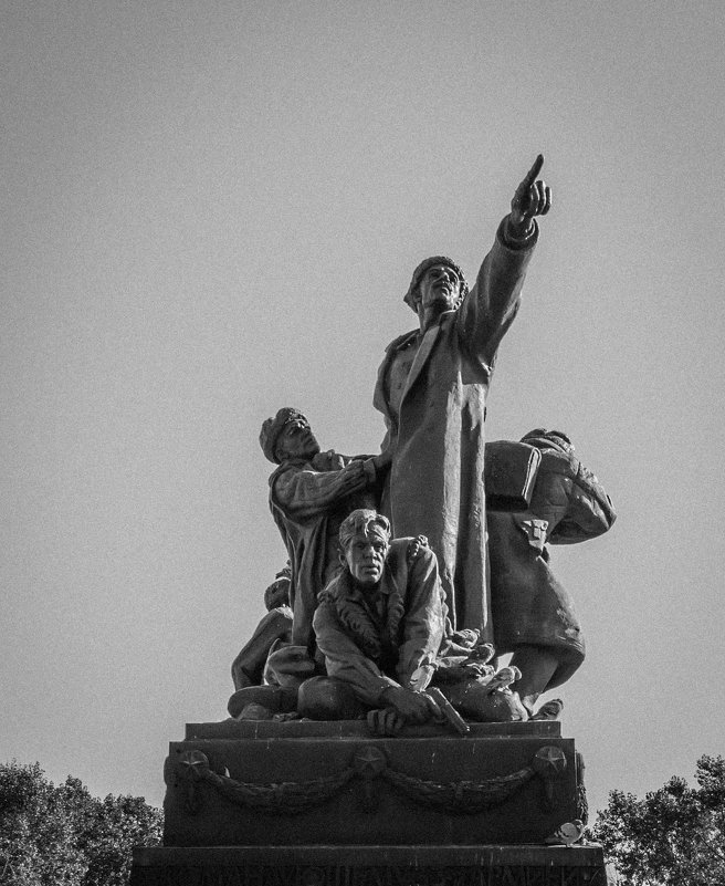 Памятник генералу Ефремову - Ruslan 