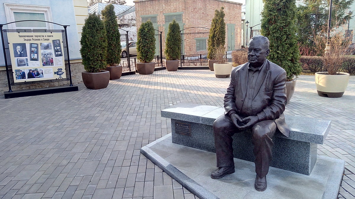 Памятник Эльдару Рязанову - Александр Алексеев