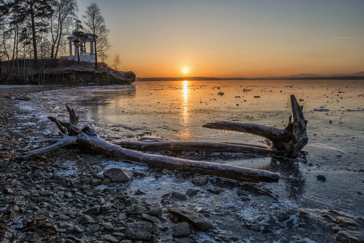 sunset in December on the lake - Dmitry Ozersky