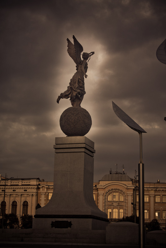 Новый памятник - Алексей Гончаров