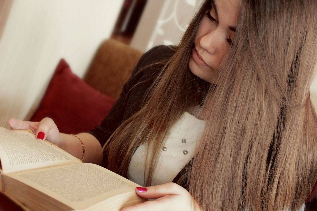 Анна читает - Anastasia Ionova