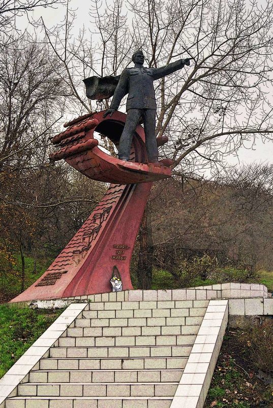 Памятник А.И. Маринеско и экипажу п\\л С-13 - Александр Корчемный