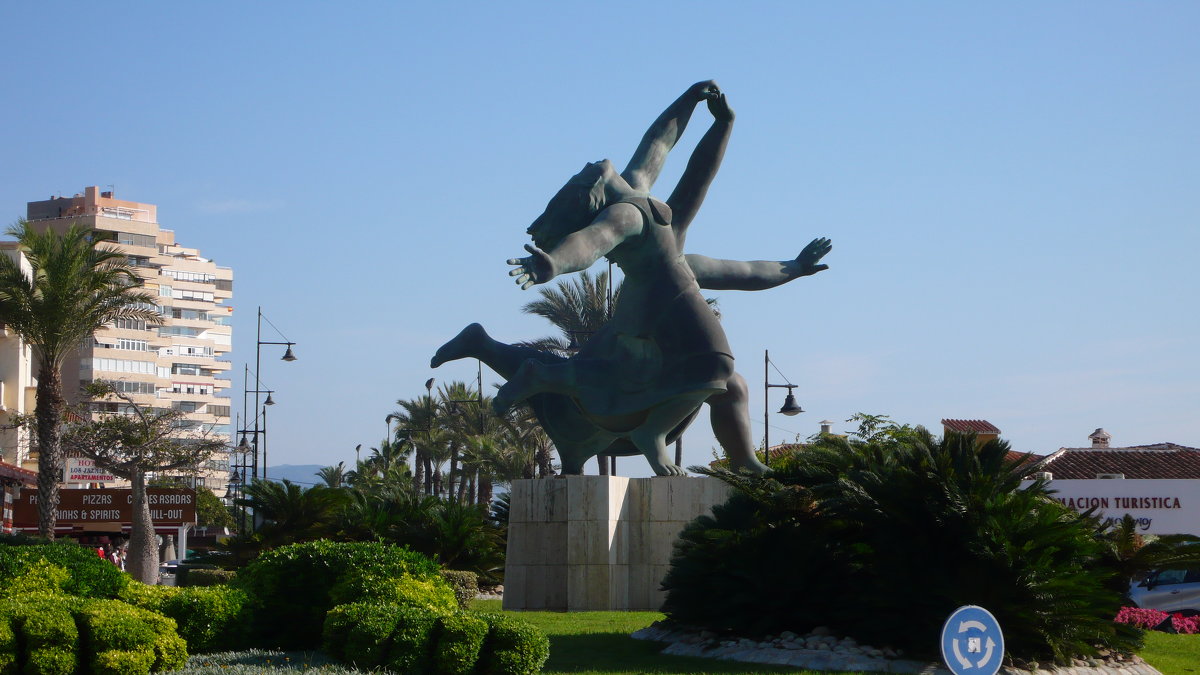 Торремолинас.Скульптура на площади у моря. - Таэлюр 