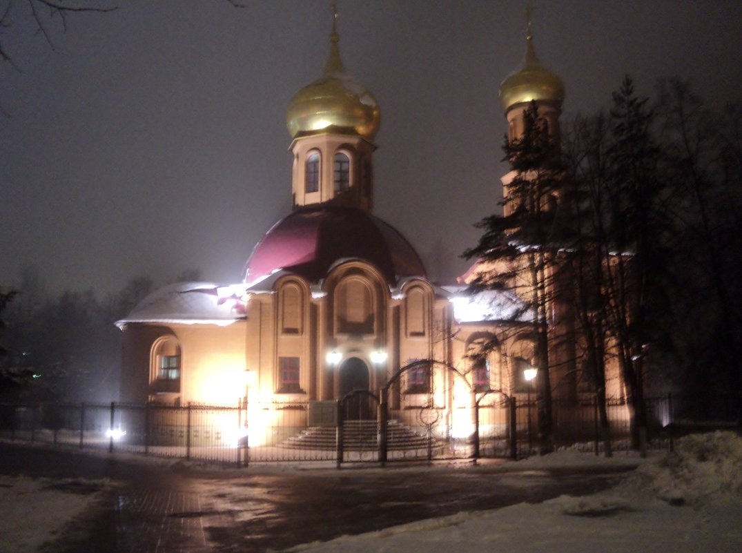 Чудеса вечернего тумана. Храм в городе Дзержинский. - Ольга Кривых