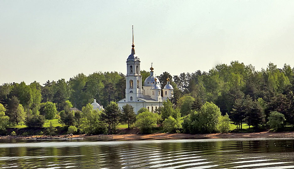 Над Волгой-рекой стоит храм величаво - Nikolay Monahov