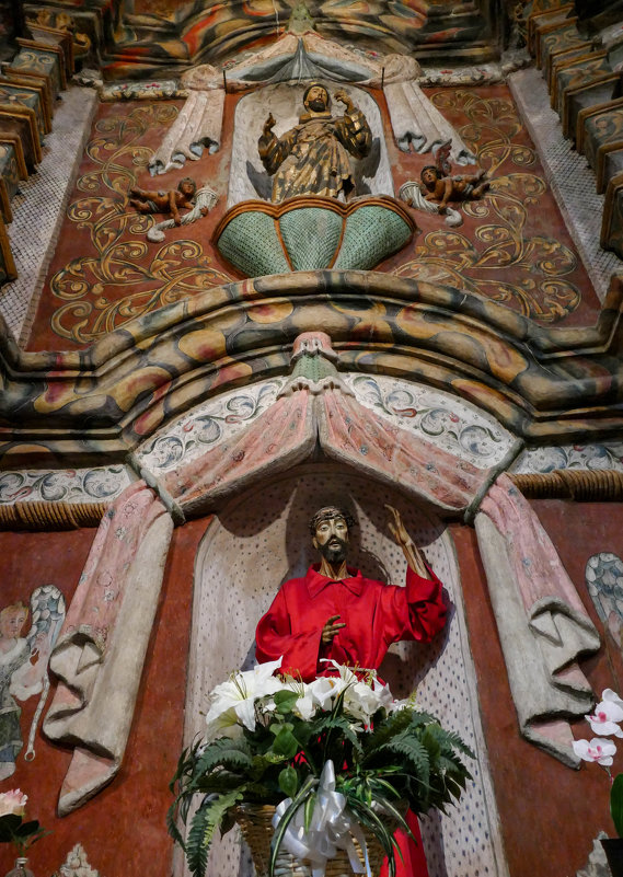 Св. Франциск Ксаверий (внизу, здесь он в красном одеянии) в одноименной церкви (Аризона, США) - Юрий Поляков
