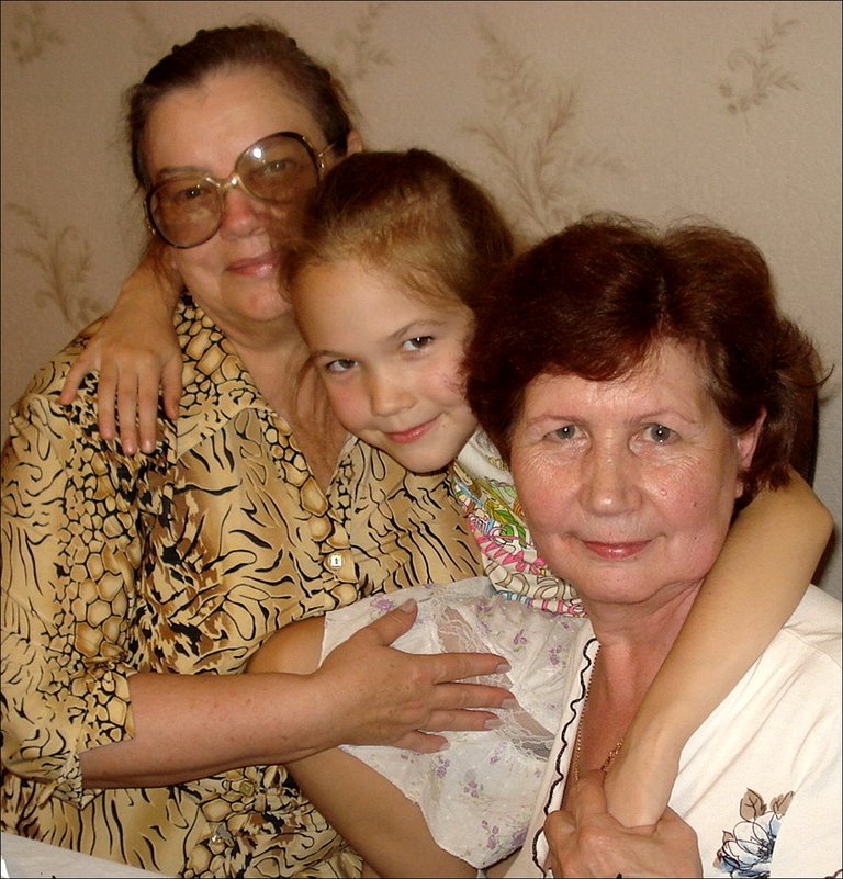Две бабушки и одна внучка - Нина Корешкова