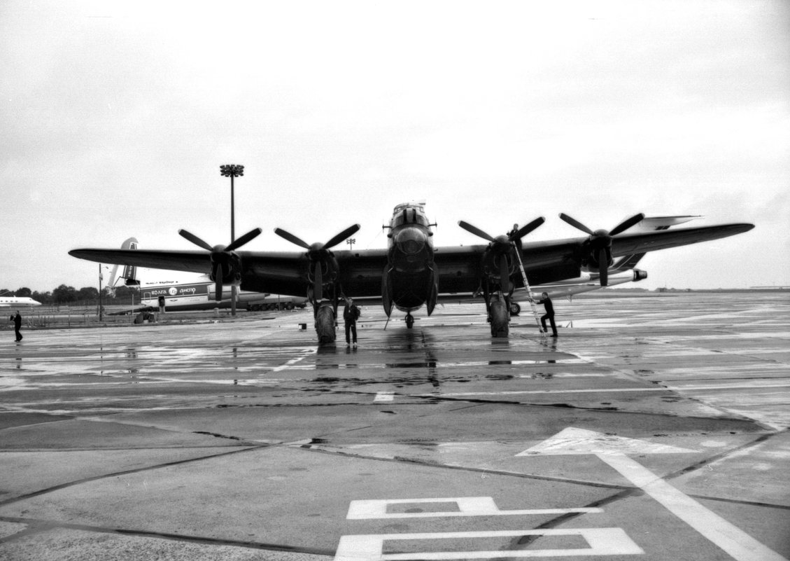 Авро 683 Ланкастер ВВС 2 мировой Великобритании - Александр Беляков