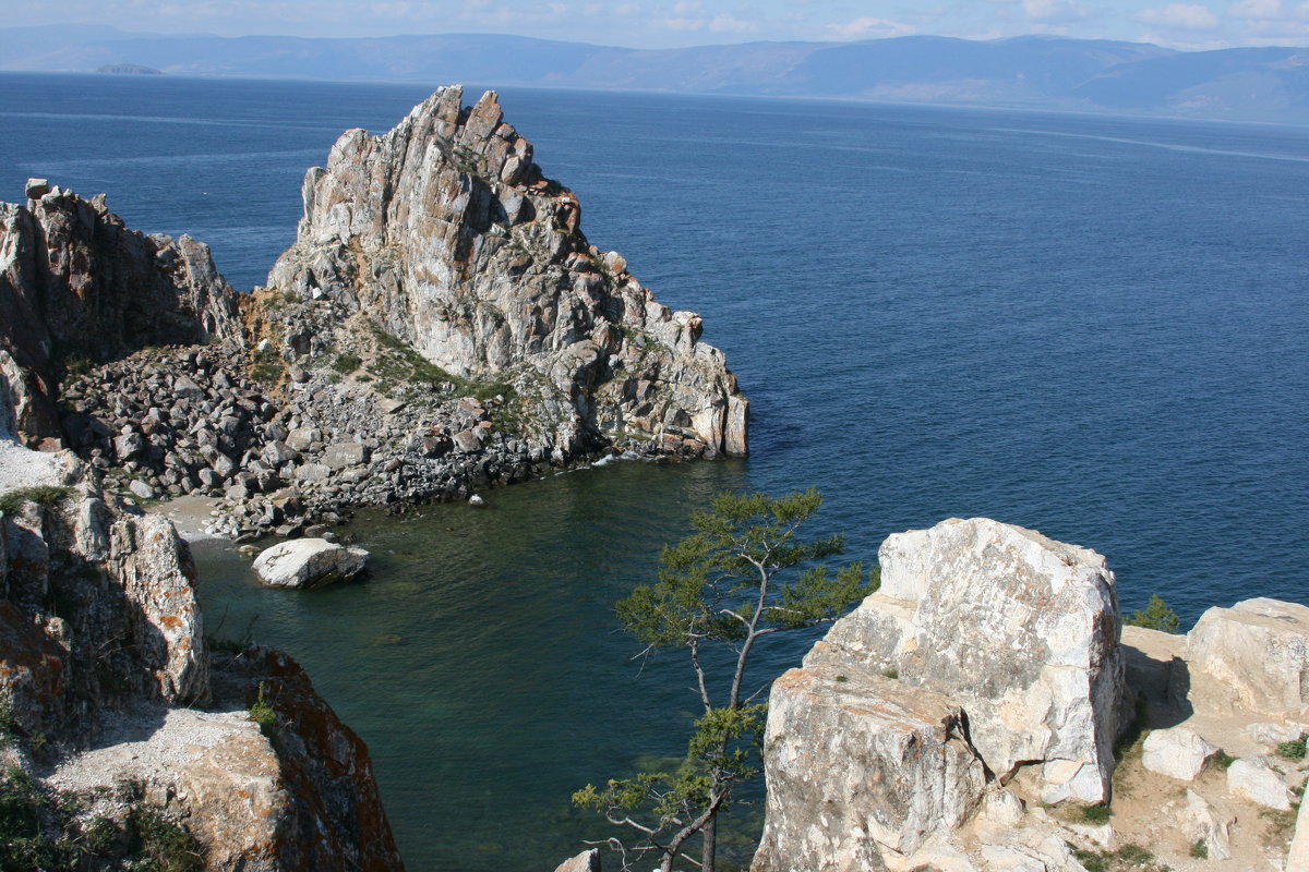 Вид на бухту и скалу Шаманка - Дмитрий Солоненко