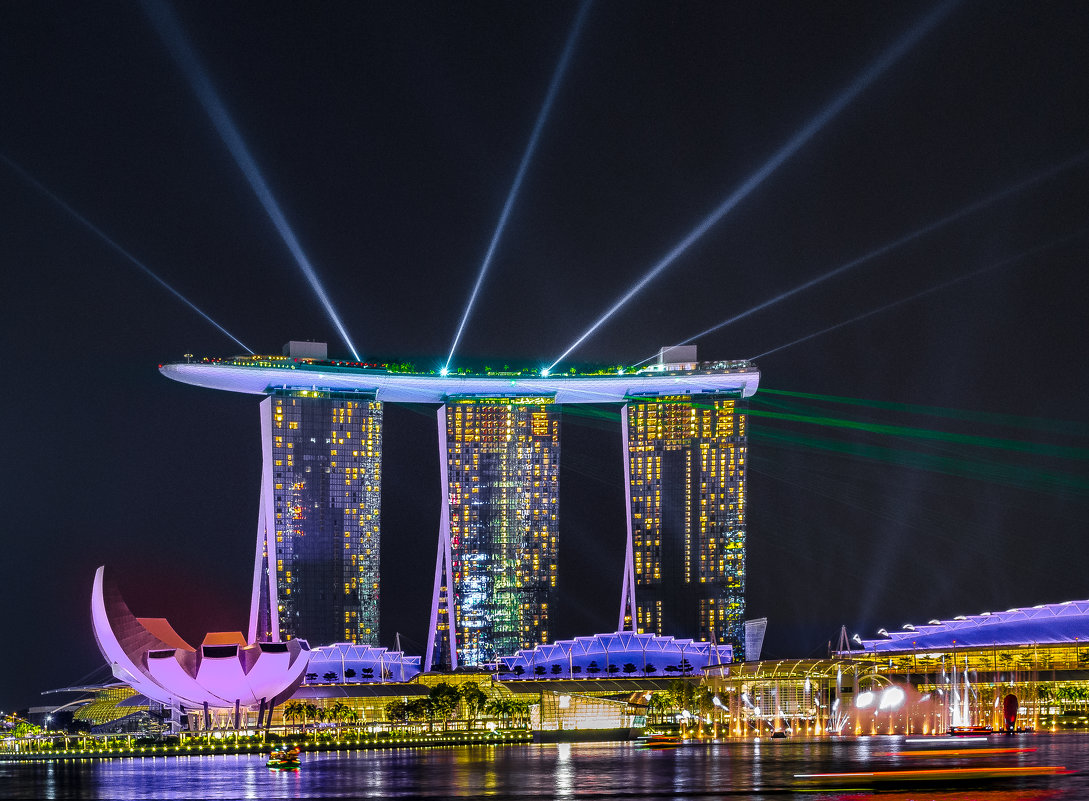 Лазерное шоу Marina Bay Sands, Сингапур. - Edward J.Berelet