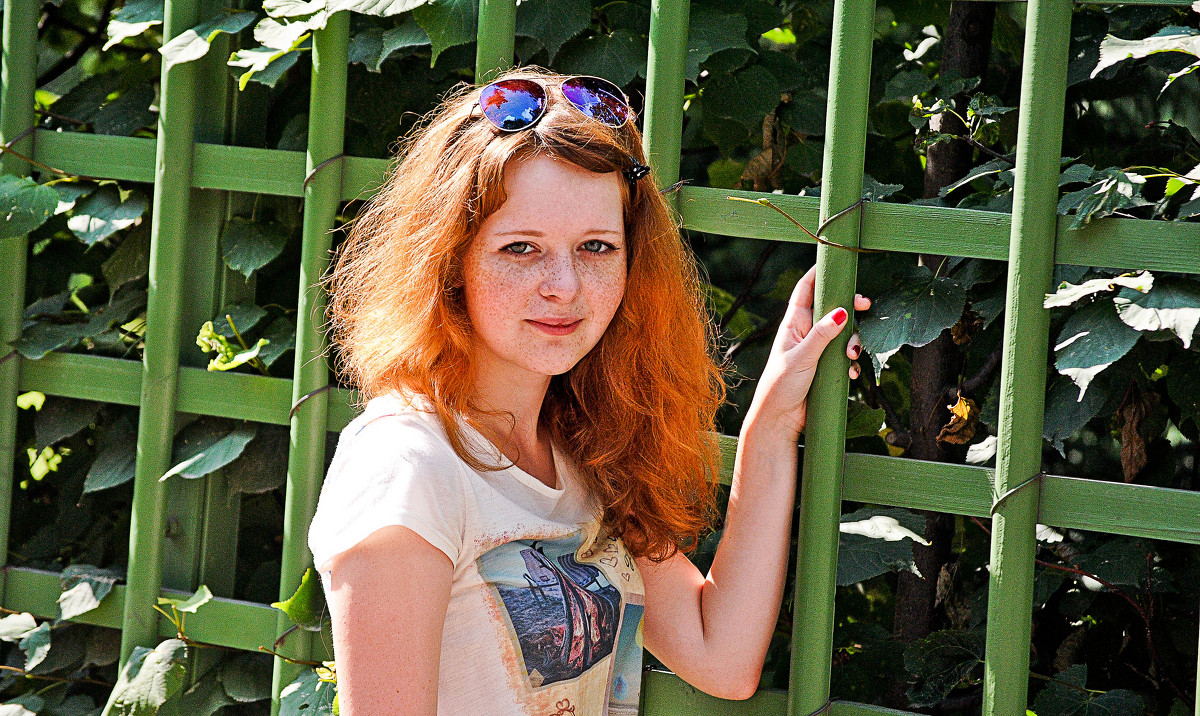 В летнем саду - Женя Скопинова