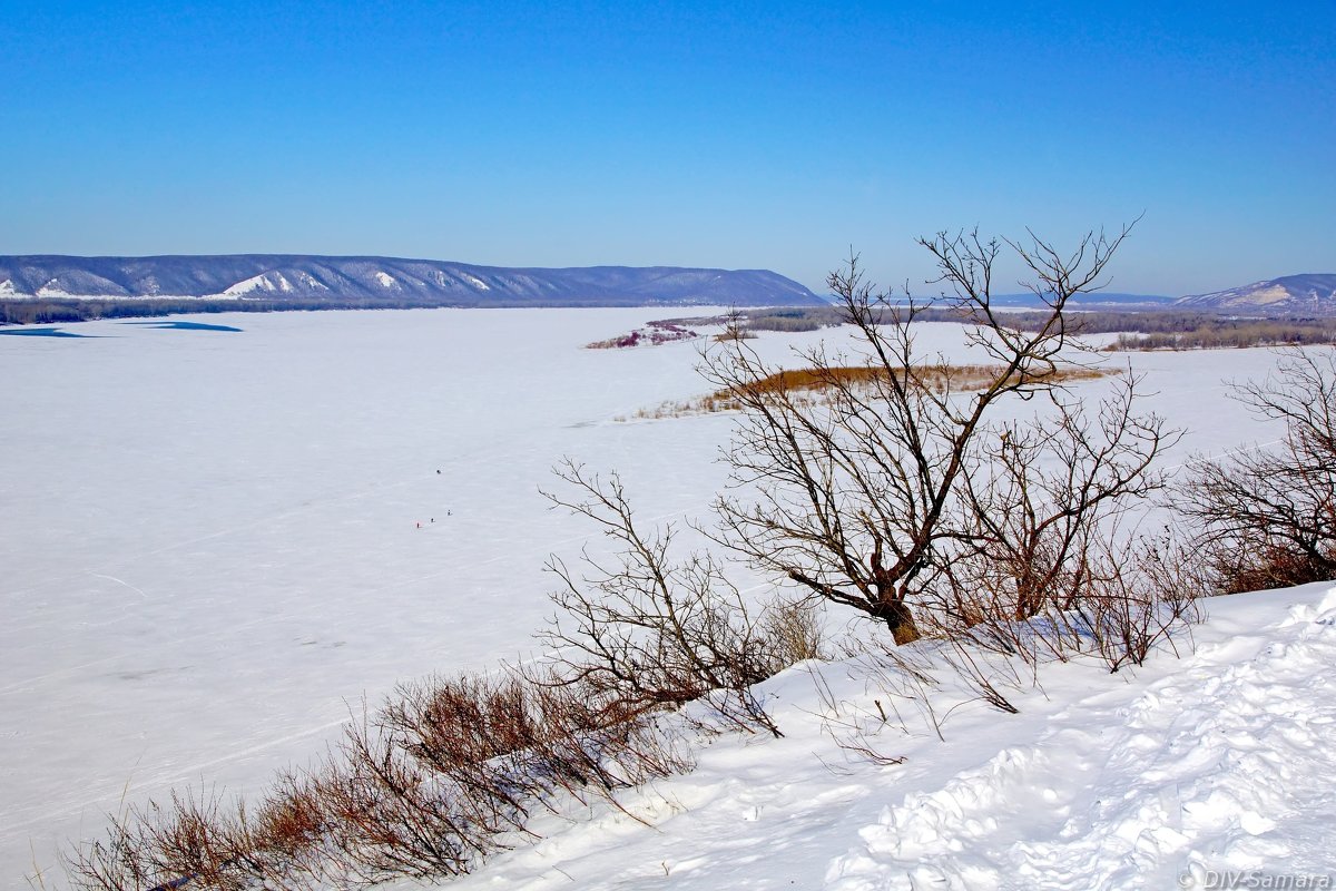 Вид на Жигулёвские горы с Лысой горы в Самаре - Денис Кораблёв