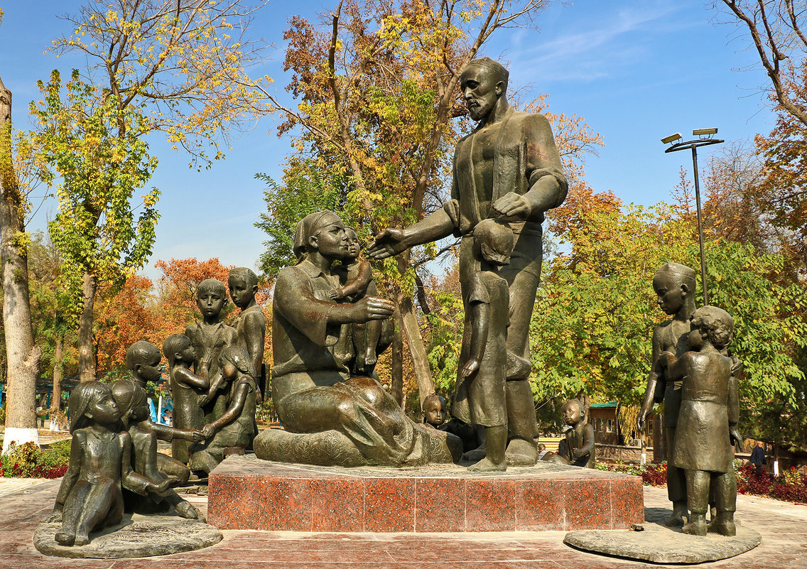 Монумент дружбы народов в Ташкенте - Светлана 
