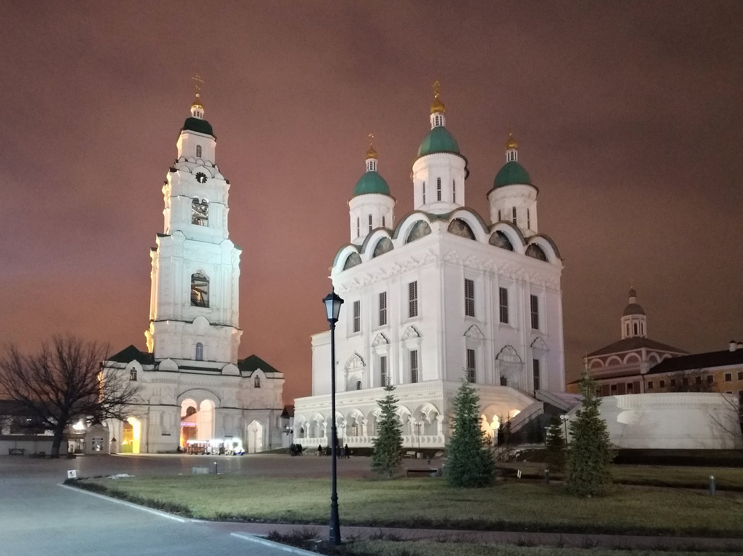 Свято-Успенский собор и колокольня Астраханского кремля - Валерий Ткаченко