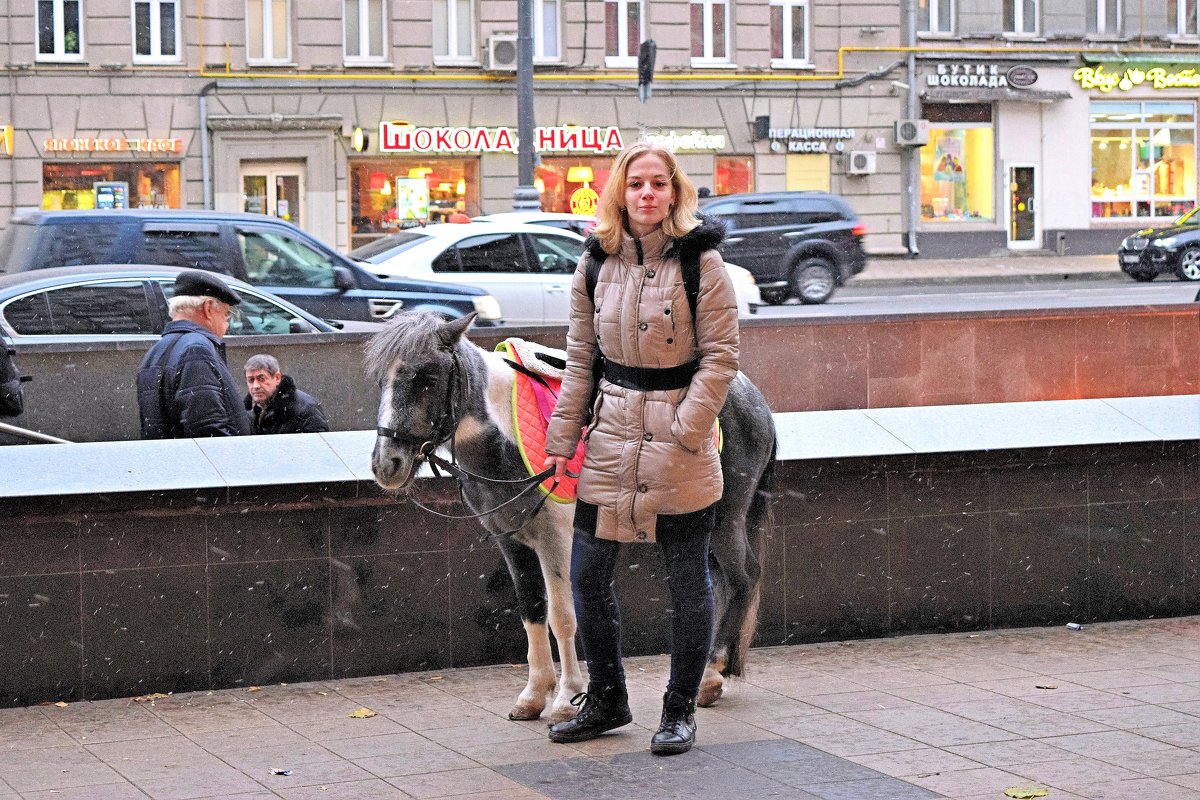 В ожидании пассажира у метро! - Татьяна Помогалова