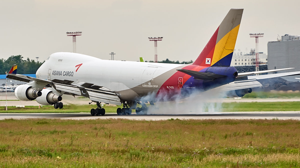 Посадка Boeing 747-400 Asiana Cargo - Сергей Коньков