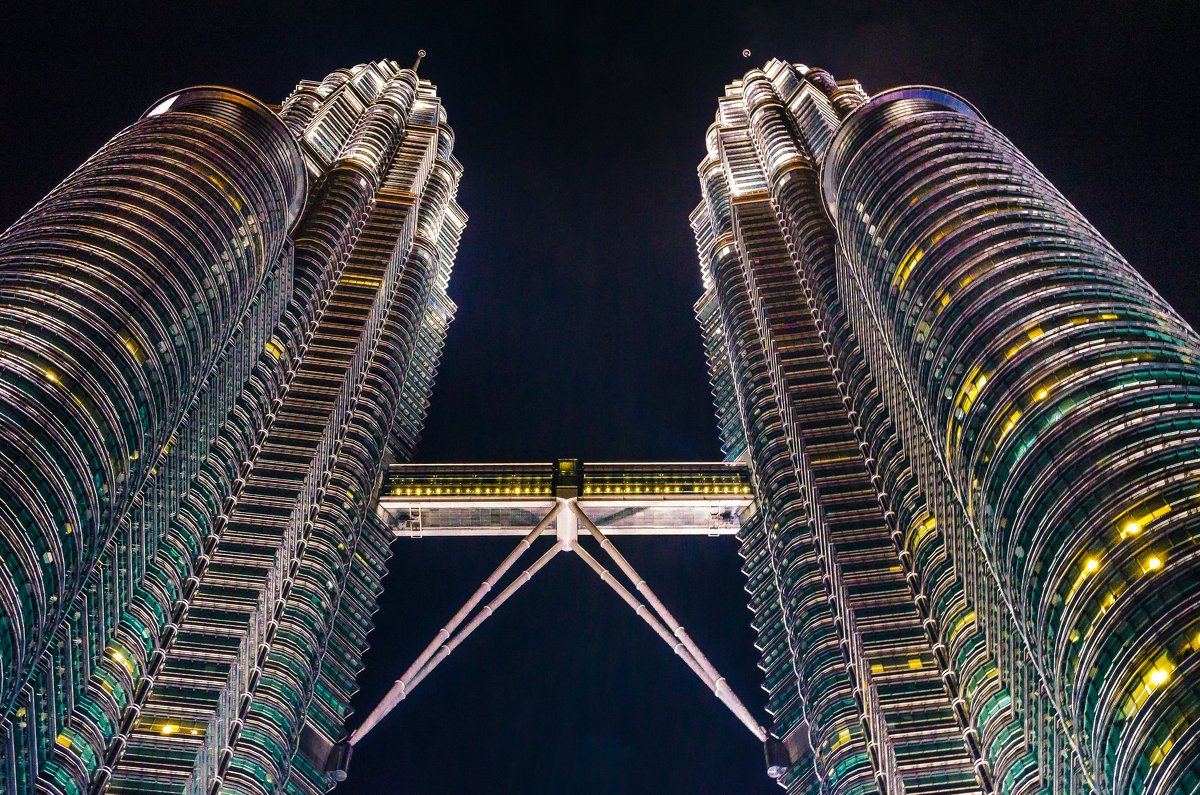 Башни Петронас (Petronas Twin Towers), Куала-Лумпур, Малайзия. - Edward J.Berelet