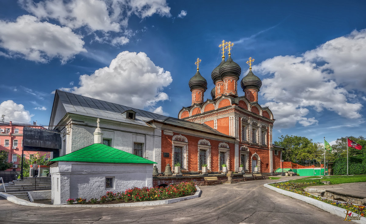 Высокопетровский монастырь трапезная Церковь