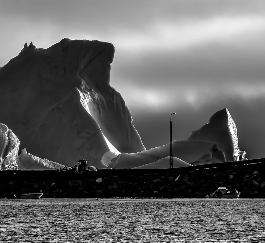 В Гренландии "освещают" айсбергы - Георгий А