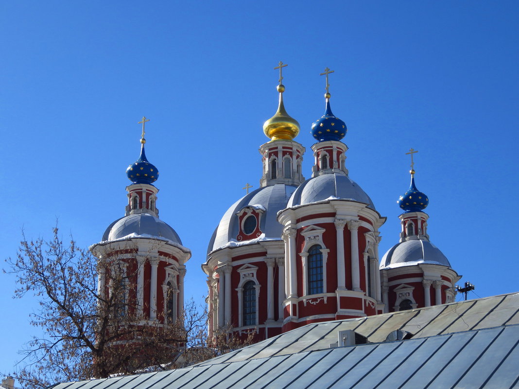 Храм и чистое небо над Москвой - Андрей Лукьянов