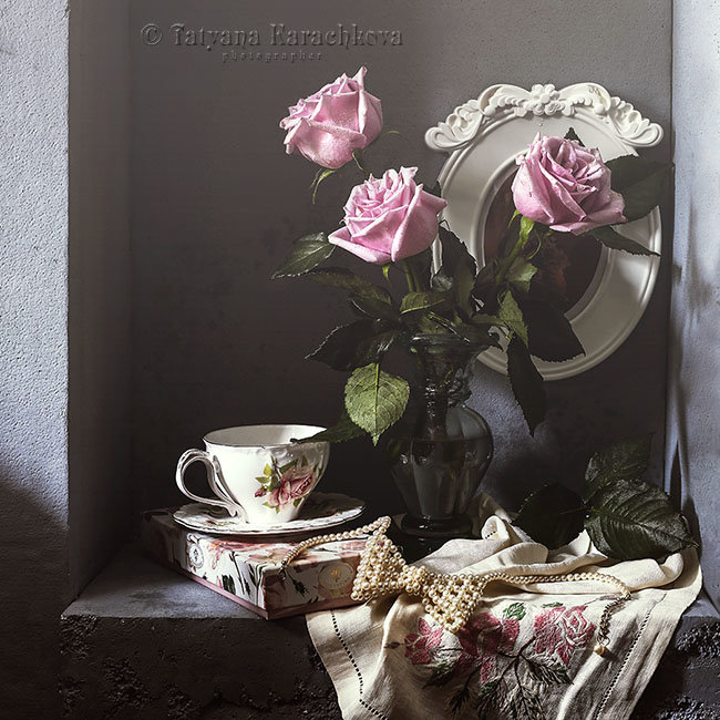Розы в нише - Татьяна Карачкова