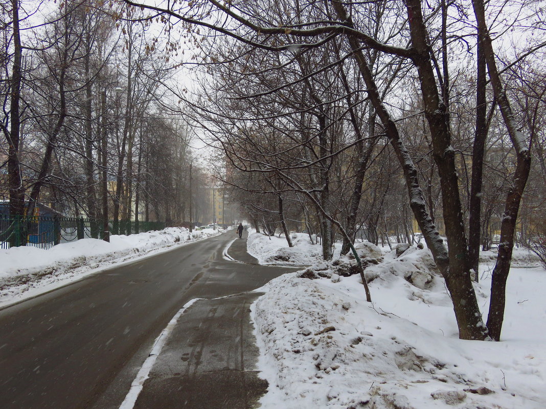 И по-мартовски не жарко - Андрей Лукьянов