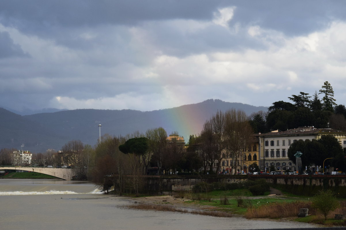 Флоренция...Весна... После дождя разлиновано радугой небо… - Galina Leskova