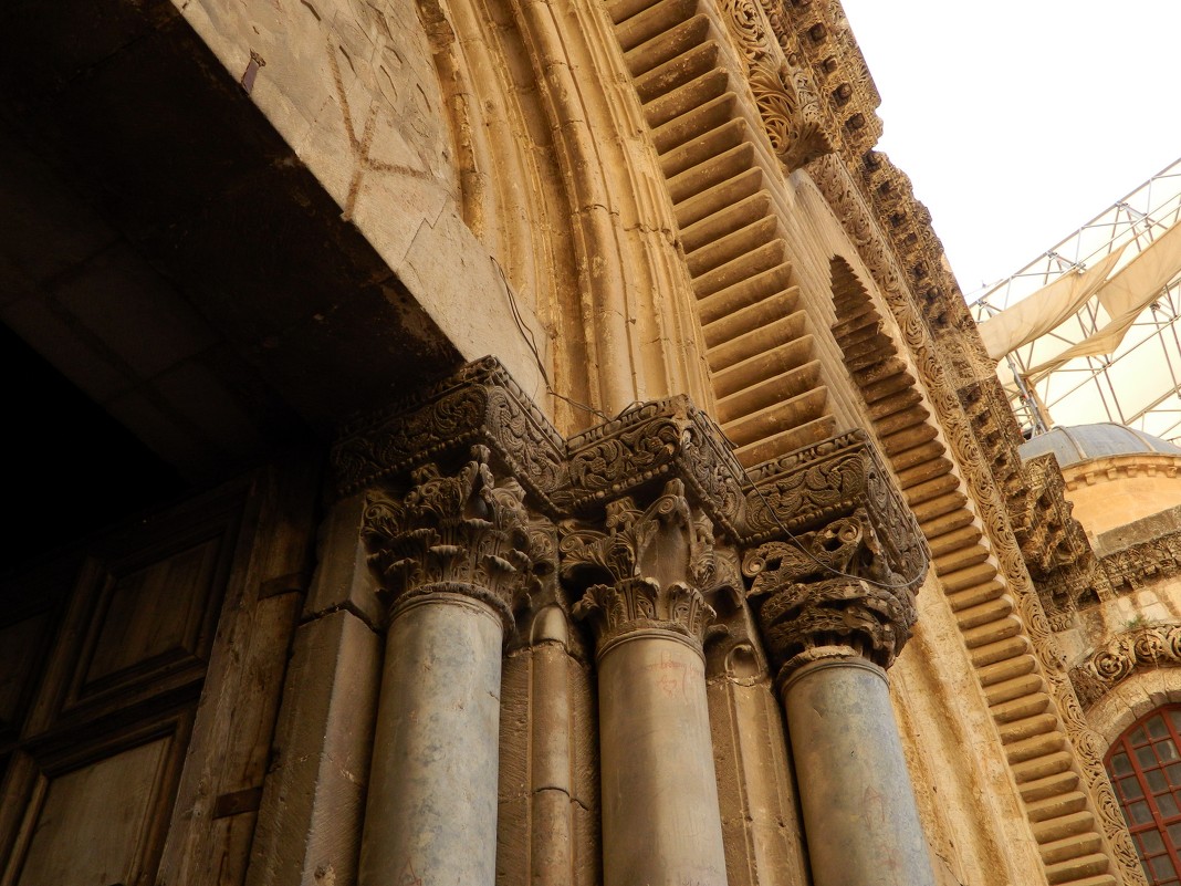 Средняя колонна Храма Гроба Господня в Иерусалиме - лена палюшина