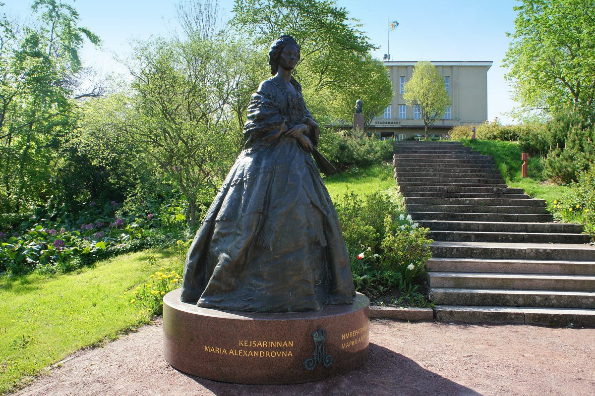 Памятник императрице Марии Александровне, в честь которой назван город - Елена Павлова (Смолова)