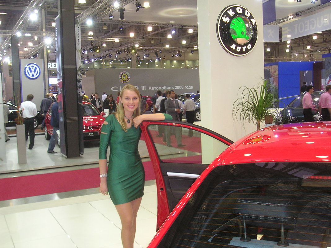 зеленое платье и красный автомобиль - Димончик 