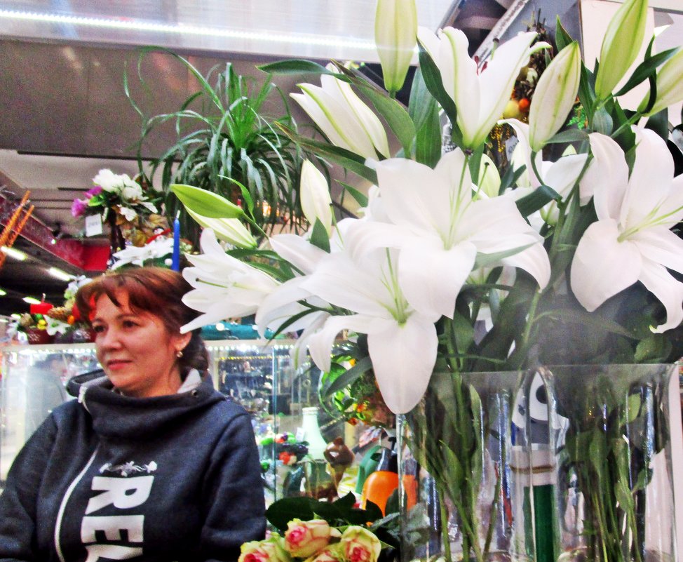 Продавец цветов - Лариса 