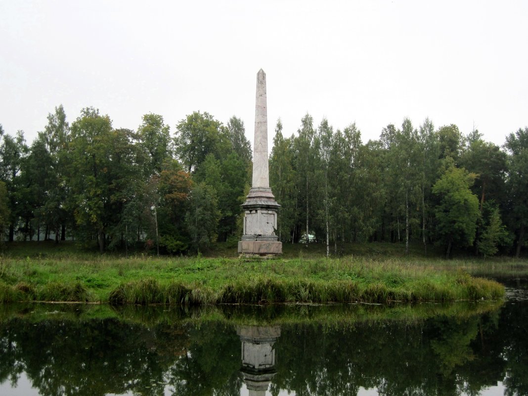 Мраморный обелиск, поставленный А. Ринальди в честь побед русского флота под Чесмой. - Ирина ***